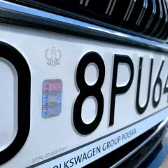 Ile kosztuje przerejestrowanie auta 2026? Uniknij ukrytych opłat!