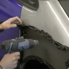 Jak zdjąć folię z szyby auta? Poradnik krok po kroku bez uszkodzeń