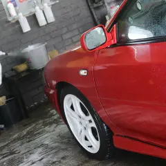 Jak usunąć asfalt z samochodu? Bezpieczne metody i porady eksperta.