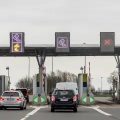 Płatności na autostradach w Polsce: Jak płacić i uniknąć kar?