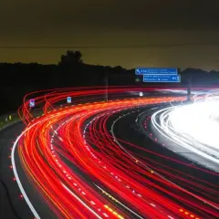 Minimalna prędkość na autostradzie: Mity, mandaty i przepisy