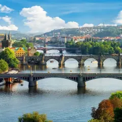 Praga samochodem: Która trasa najlepsza? Koszty, czas, komfort