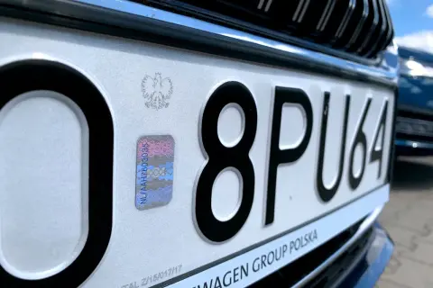 Ile kosztuje przerejestrowanie auta 2026? Uniknij ukrytych opłat!