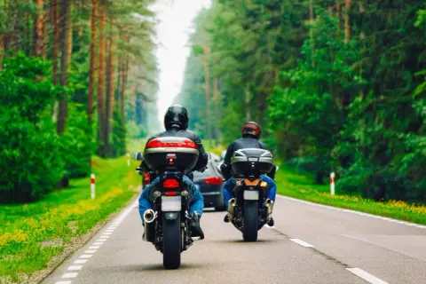 Trasy motocyklowe w Polsce: Gotowe pomysły i praktyczne wskazówki