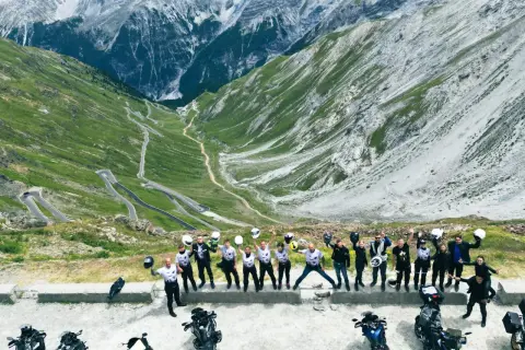 Trasy motocyklowe Europa: Odkryj najpiękniejsze drogi i zaplanuj wyprawę