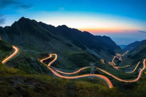 Trasy motocyklowe Europa: Kultowe szlaki i porady na wyprawę życia