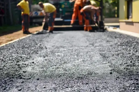 Ile kosztuje tona asfaltu w 2026? Pełny przewodnik po cenach