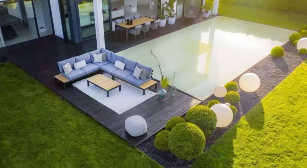 Chodnik na balkon: jaki materiał wybrać, by służył lata?