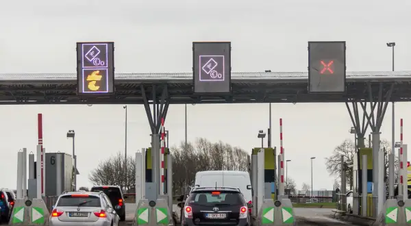 Płatności na autostradach w Polsce: Jak płacić i uniknąć kar?