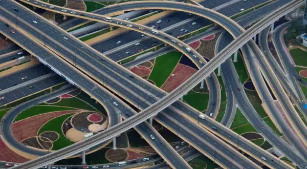Holowanie z autostrady w Niemczech: Koszty, przepisy i oszczędności