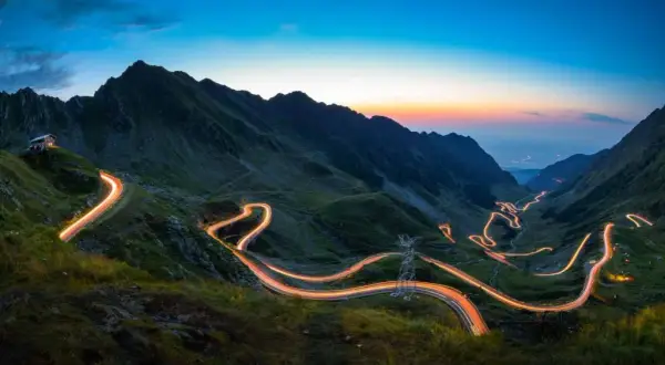 Trasy motocyklowe Europa: Kultowe szlaki i porady na wyprawę życia