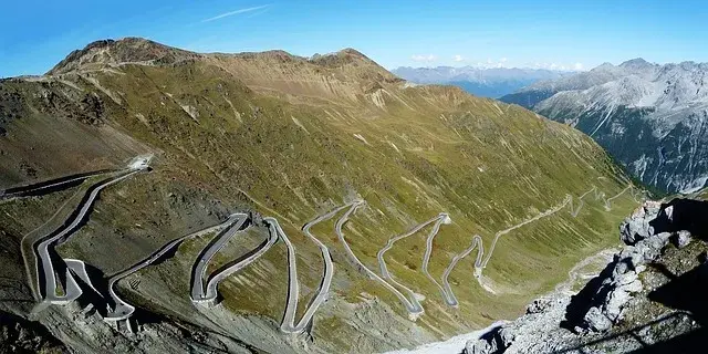 Alpy motocyklem: TOP trasy, Stelvio, Grossglockner i porady eksperta