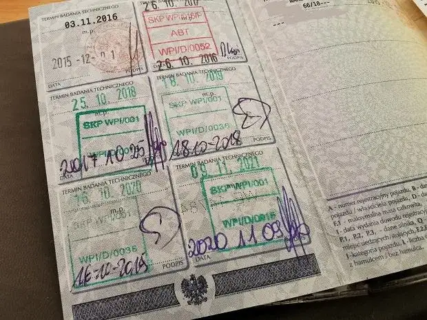 samochód na stacji diagnostycznej kalendarz przeglądów