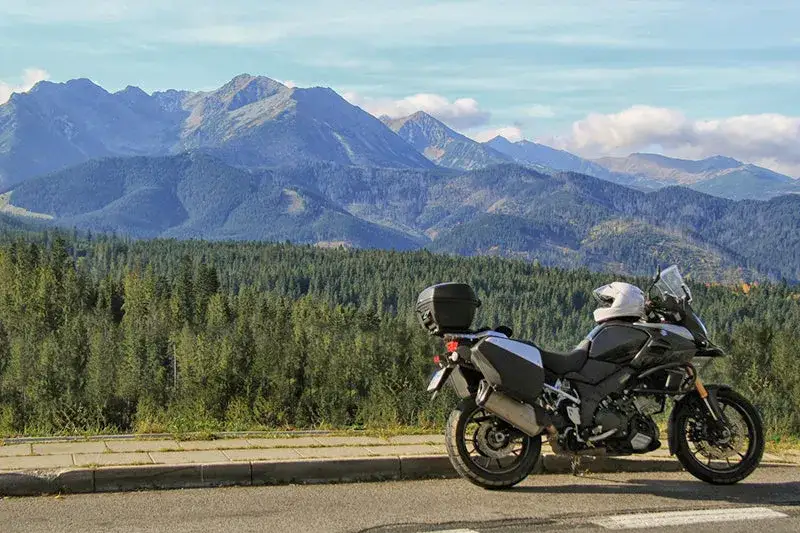 Motocykl na drodze widokowej Małopolska Tatry