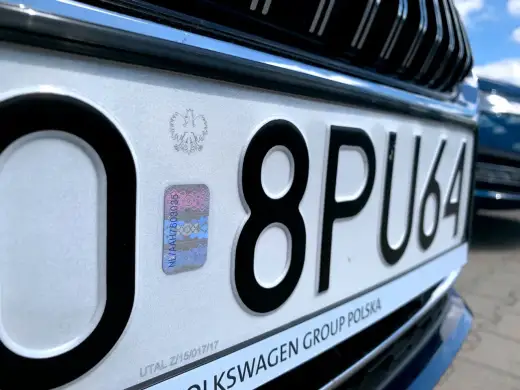 Ile kosztuje przerejestrowanie auta 2026? Uniknij ukrytych opłat!