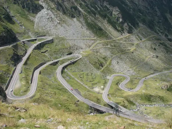 Najpiękniejsze trasy motocyklowe w Polsce: Gdzie czeka wolność?