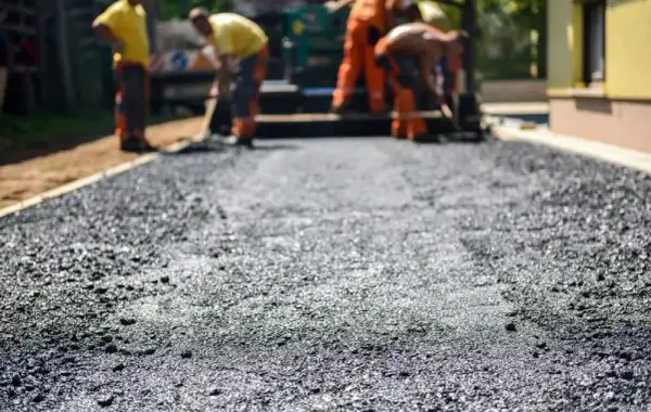 Ile kosztuje tona asfaltu w 2026? Pełny przewodnik po cenach